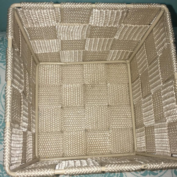 Little cute storage bin - Picture 2 of 3